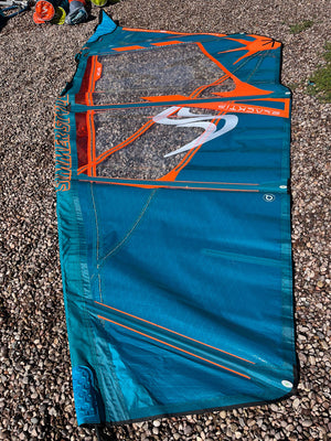 
                  
                    Load image into Gallery viewer, 2023 Simmer Black Tip 5.0 m2 Used windsurfing sails
                  
                