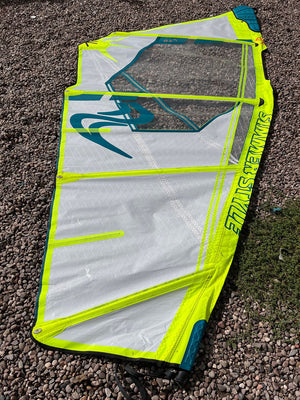 
                  
                    Load image into Gallery viewer, 2023 Simmer Black Tip Team Edition 4.2 m2 Used windsurfing sails
                  
                