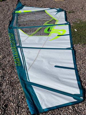 
                  
                    Load image into Gallery viewer, 2023 Simmer Black Tip Team Edition 5.3 m2 Used windsurfing sails
                  
                