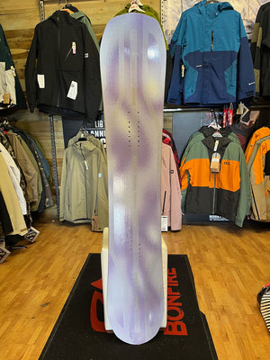 
                  
                    Load image into Gallery viewer, Bataleon Push Up 146cm used Snowboard
                  
                