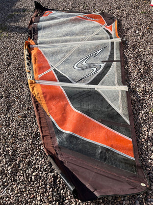 
                  
                    Load image into Gallery viewer, 2011 Simmer Black Tip 4.5 m2 Used windsurfing sails
                  
                