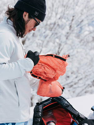 
                  
                    Load image into Gallery viewer, BURTON AK BAKER ULTRALIGHT DOWN SNOWBOARD JACKET - REEF PINK - 2025 SNOWBOARD JACKETS
                  
                