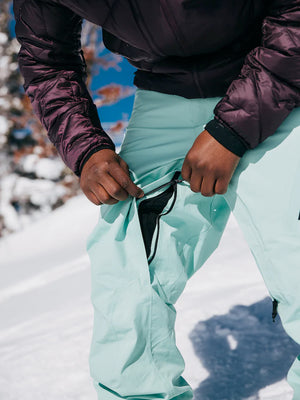 
                  
                    Load image into Gallery viewer, BURTON AK GORE TEX CYCLIC 2L SNOWBOARD PANT - POWDER MINT - 2025 SNOWBOARD PANTS
                  
                