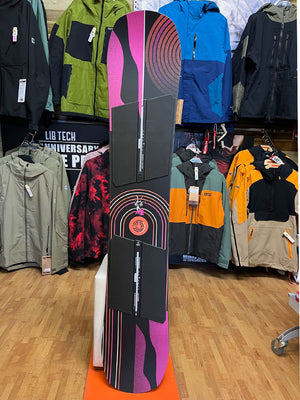 
                  
                    Load image into Gallery viewer, Burton Name Dropper camber 155cm 2024 ex display new Snowboard USED SNOWBOARDS
                  
                