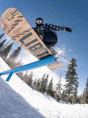 
                  
                    Load image into Gallery viewer, LIB TECH LEGITIMIZER SNOWBOARD - 2025 SNOWBOARDS
                  
                