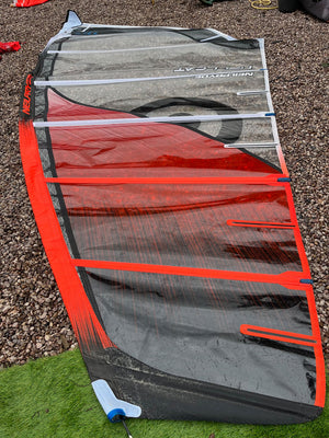 
                  
                    Load image into Gallery viewer, 2013 Neilpryde Hellcat 7.7 m2 Used windsurfing sails
                  
                