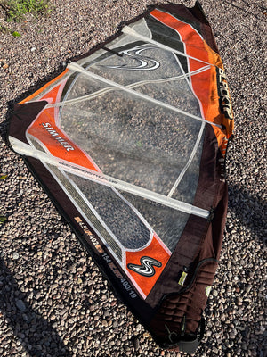 
                  
                    Load image into Gallery viewer, 2011 Simmer Black Tip 4.5 m2 Used windsurfing sails
                  
                